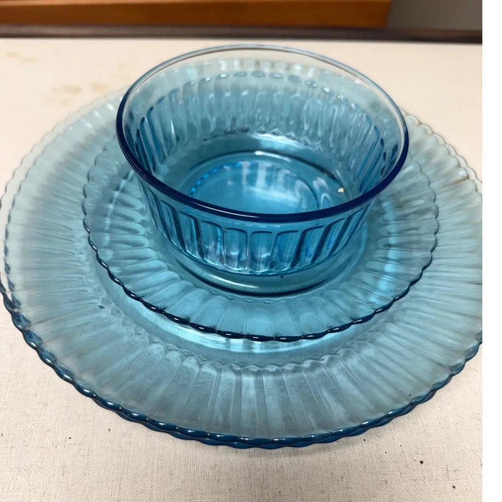 Arcoroc France Blue Glass Ribbed Dinnerware Set 4pc Plates Bowl Vintage